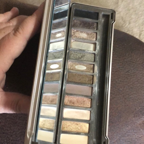 Urban Decay Naked 2 - Picture 2 of 2